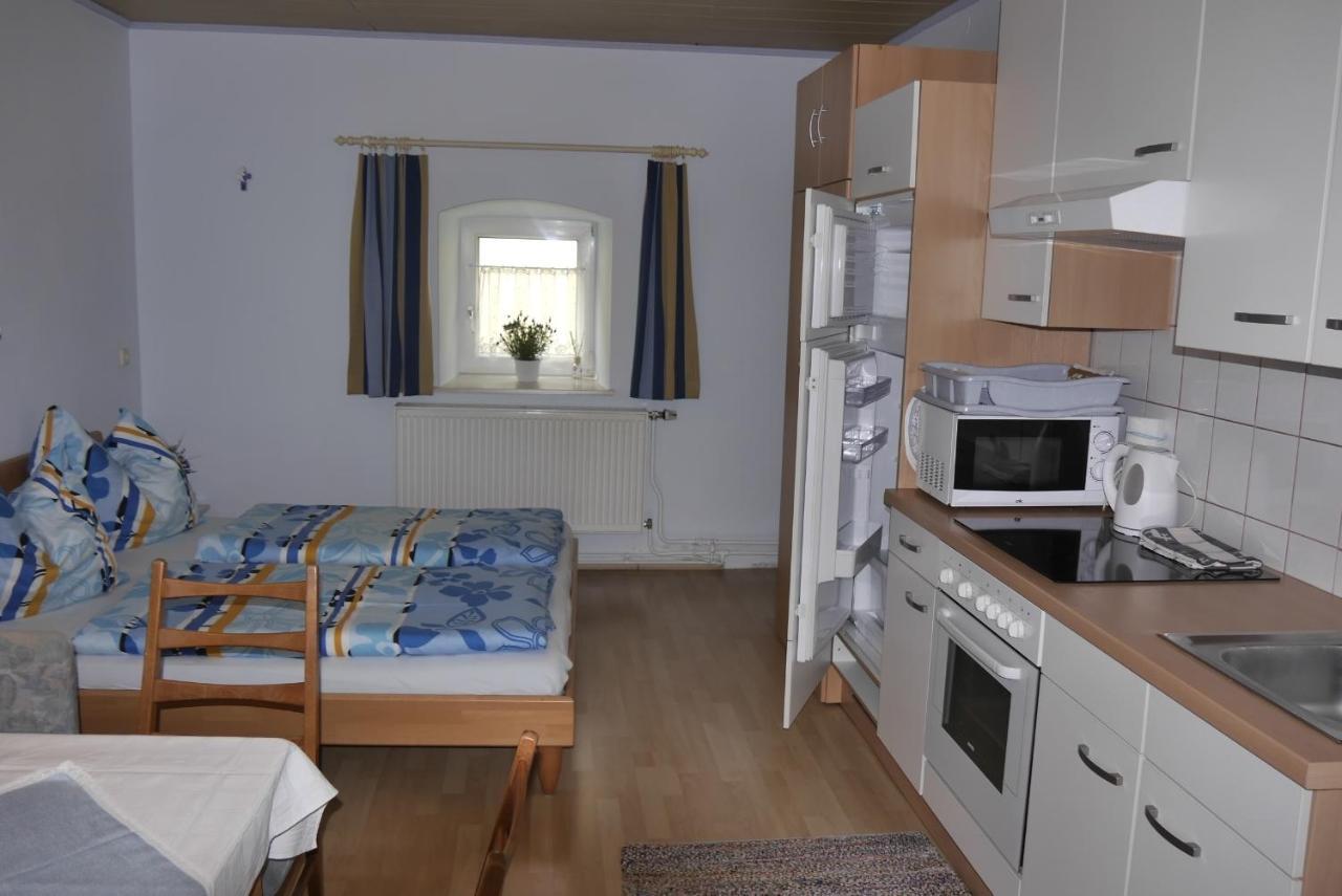Gertis Blumenhof Privatzimmer, Ferienwohnung Гмюнд Экстерьер фото