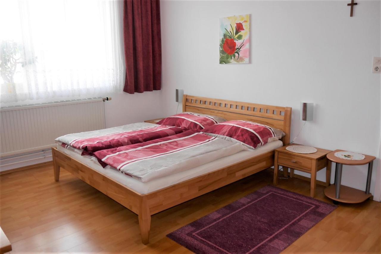 Gertis Blumenhof Privatzimmer, Ferienwohnung Гмюнд Экстерьер фото