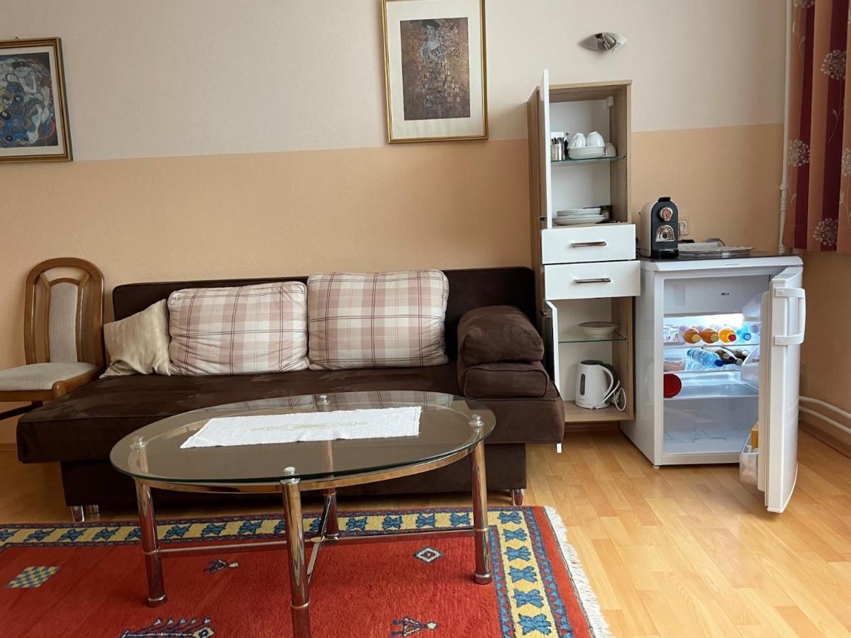 Gertis Blumenhof Privatzimmer, Ferienwohnung Гмюнд Экстерьер фото